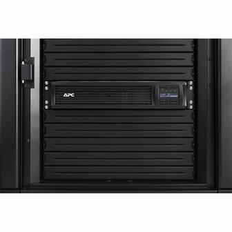 APC Smart-UPS SMT3000RMI2UC | 3000 VA / 2700 W | Rack Mount 2U | 8x IEC C13 &amp; 1x IEC C19 | Pure Sine Wave | SmartConnect &amp; AVR | LCD-scherm