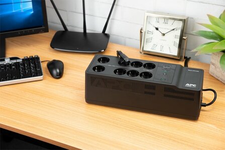 APC Back-UPS BE850G2-GR | 850 VA | 8 Schuko Stopcontacten (6 op Accu) | USB Type-A &amp; C | AVR Spanningstabilisatie | Bescherming tegen Stroomstoringen