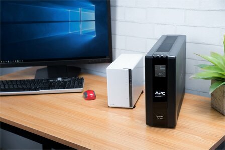 APC Back-UPS Pro BR900MI | 900 VA | 6x IEC C13 Stopcontacten | AVR Spanningstabilisatie | LCD-Statusdisplay