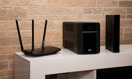 APC Back-UPS BX1600MI | 1600 VA / 900 W | 6x IEC C13 Stopcontacten | AVR Spanningsregeling | LED-Statusindicator | Robuuste Tower UPS