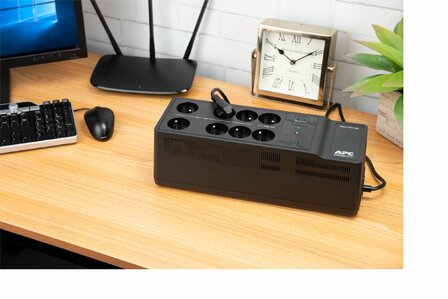 APC Back-UPS BE650G2-GR | 650 VA / 400 W | 8x Schuko Stopcontacten | 1x USB-A Oplaadpoort | LED-statusindicator | Vervangbare Batterij | Compacte Tower UPS