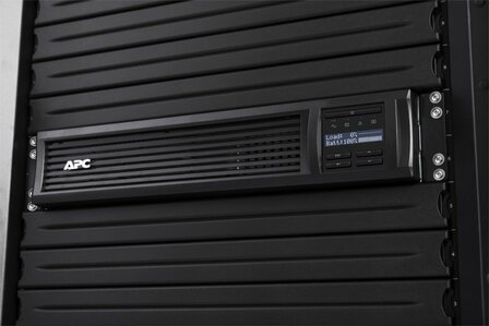 APC Smart-UPS SMT2200RMI2UC | 2200 VA / 1980 W | 2U Rackmount | 8x IEC C13 &amp; 1x IEC C19 Stopcontacten | Zuivere Sinusgolf | AVR Spanningsregeling | LCD-scherm | SmartConnect