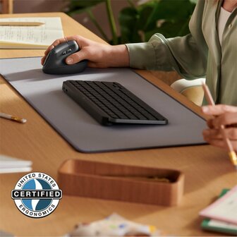Logitech Lift for Business | Ergonomische Draadloze Muis | RF-Draadloos + Bluetooth | 4000 DPI | Grafiet